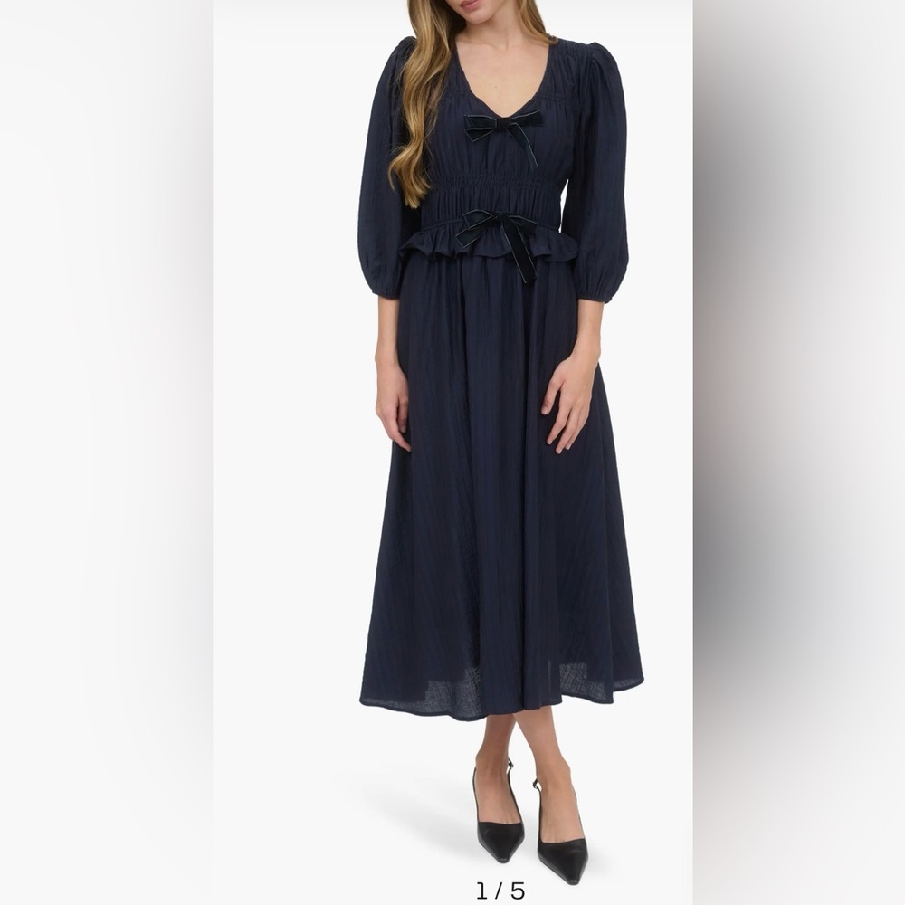 Three-Quarter Sleeve Maxi Dress
AUGUST SKY